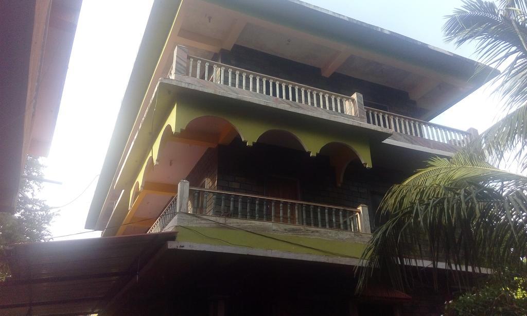 Radhabai Guest House อารัมบล ภายนอก รูปภาพ
