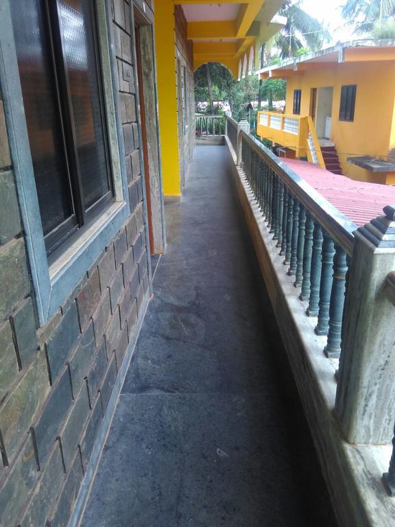 Radhabai Guest House อารัมบล ภายนอก รูปภาพ
